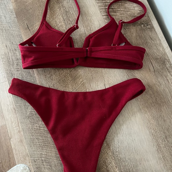 Bikini - Picture 2 of 3